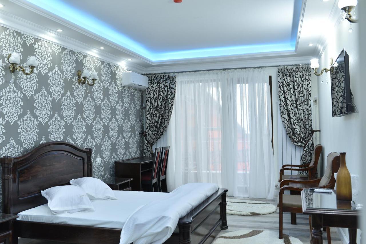 Edy's Royal Guest house 3*