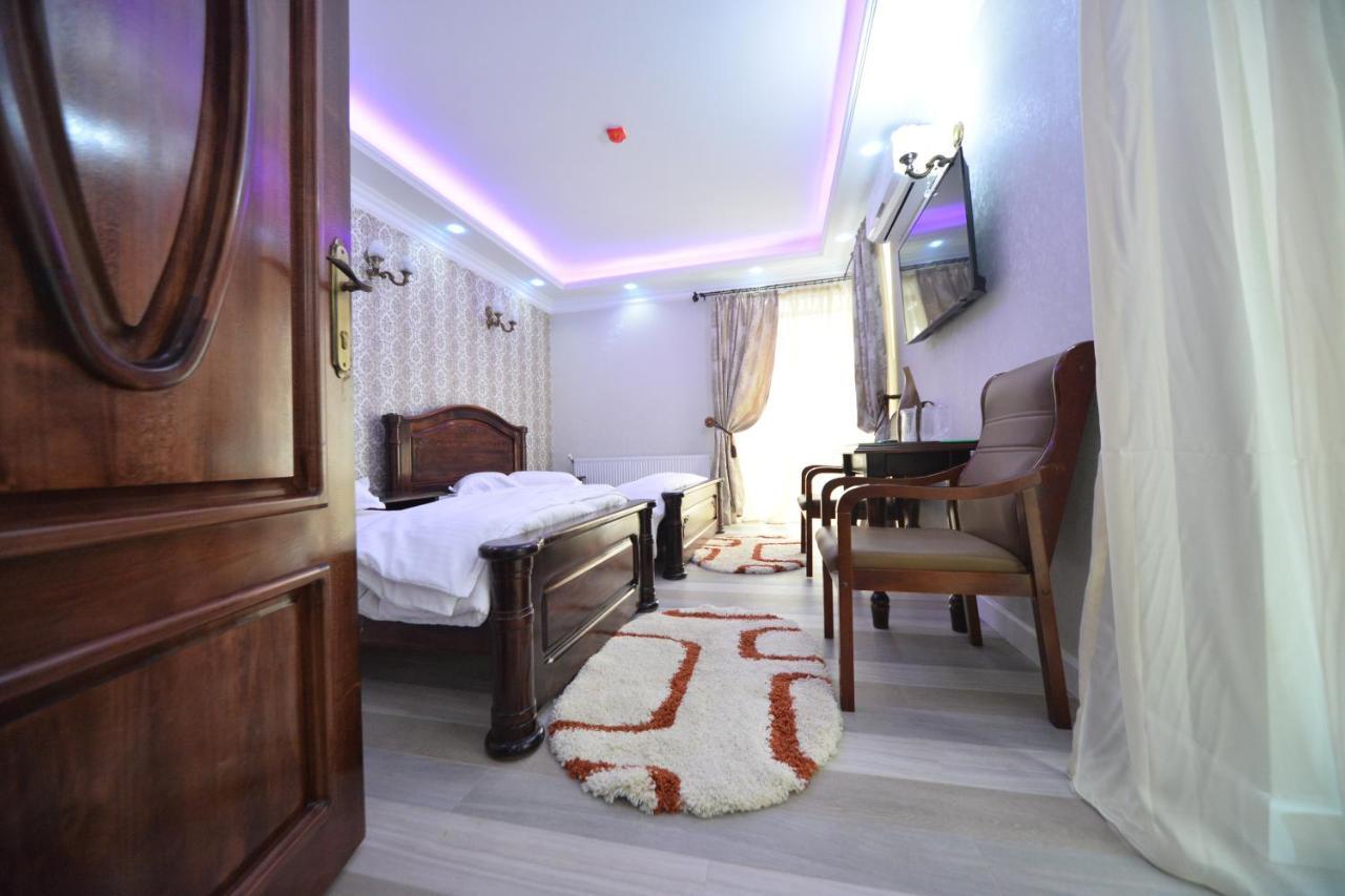 Edy's Royal Guest house 3*